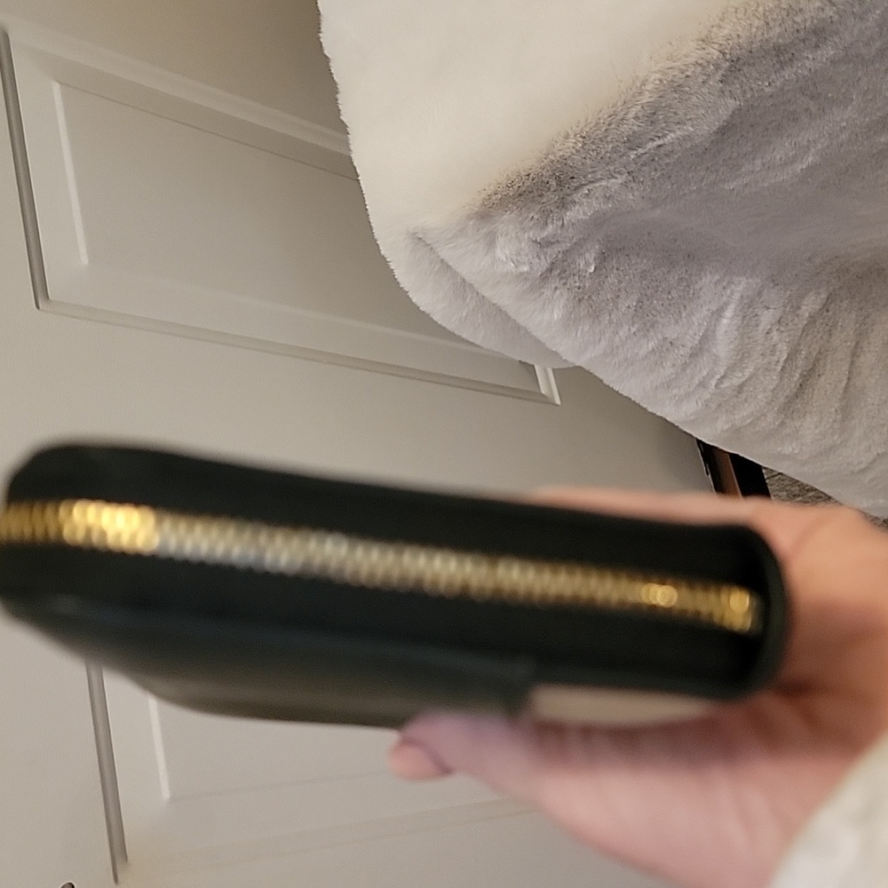 Burberry Black Leather and Beige Plaid Zipper Wallet - Picture 5 of 8